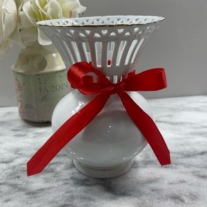 ✨✨ Vintage Formalites by Baum Bros White Vase✨✨